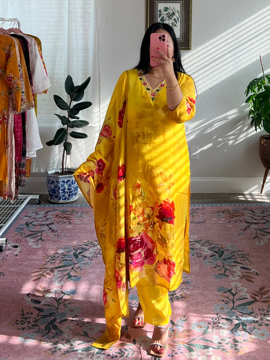 Cotton floral kurtha set with embroidery on neckline