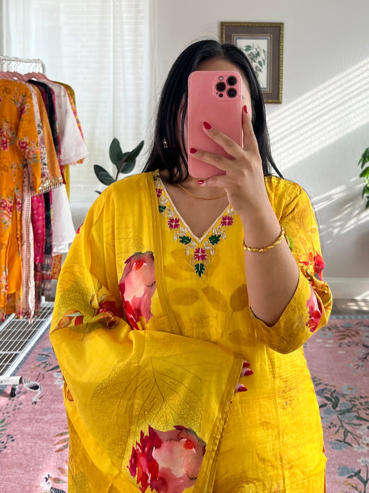 Cotton floral kurtha set with embroidery on neckline
